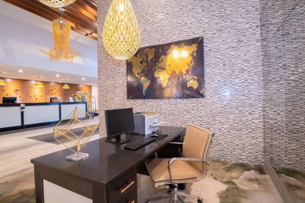 Sandman Hotel Hamilton image 8